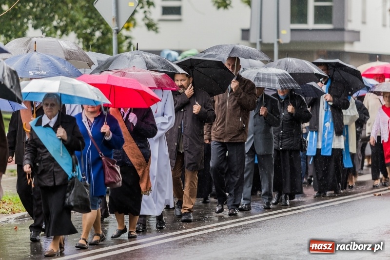 Zdjęcie w galerii na portalu naszraciborz.pl: Parafia miejska ze ślubowaną pielgrzymką do Matki Bożej wiadomości z regionu