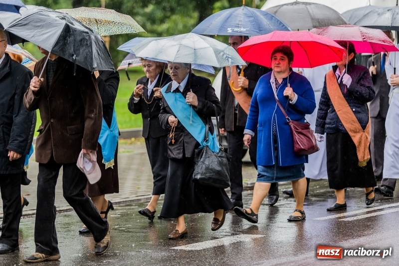 Zdjęcie w galerii na portalu naszraciborz.pl: Parafia miejska ze ślubowaną pielgrzymką do Matki Bożej wiadomości z regionu