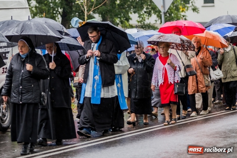 Zdjęcie w galerii na portalu naszraciborz.pl: Parafia miejska ze ślubowaną pielgrzymką do Matki Bożej wiadomości z regionu