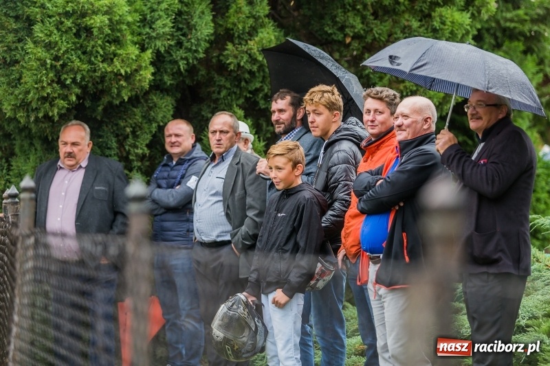 Zdjęcie w galerii na portalu naszraciborz.pl: Długi i kolorowy korowód na dożynkach w Rudyszwałdzie  wiadomości z regionu