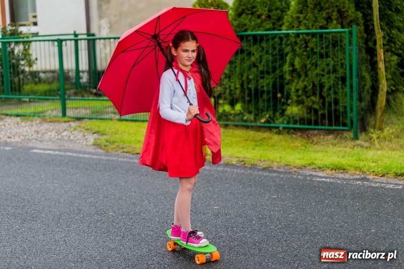 Zdjęcie w galerii na portalu naszraciborz.pl: Długi i kolorowy korowód na dożynkach w Rudyszwałdzie  wiadomości z regionu