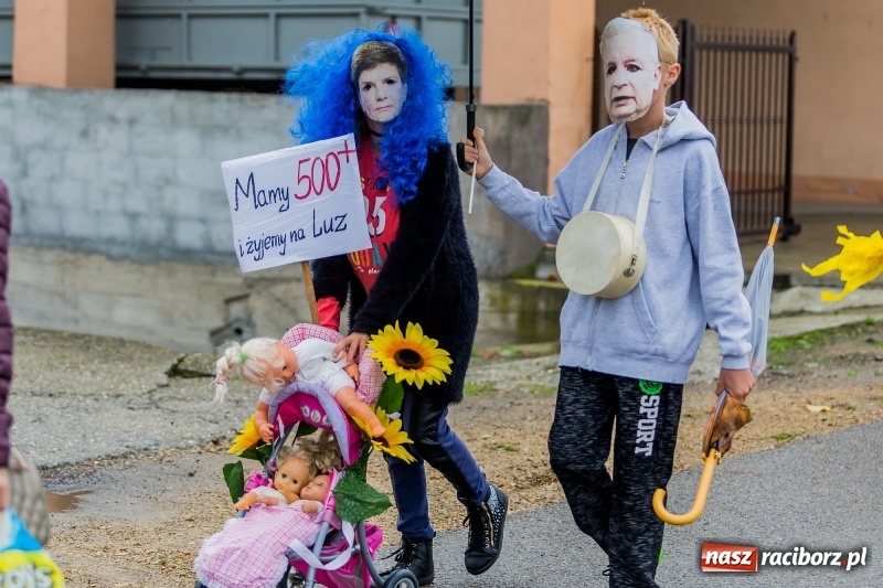 Zdjęcie w galerii na portalu naszraciborz.pl: Długi i kolorowy korowód na dożynkach w Rudyszwałdzie  wiadomości z regionu