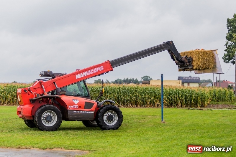 Zdjęcie w galerii na portalu naszraciborz.pl: Długi i kolorowy korowód na dożynkach w Rudyszwałdzie  wiadomości z regionu