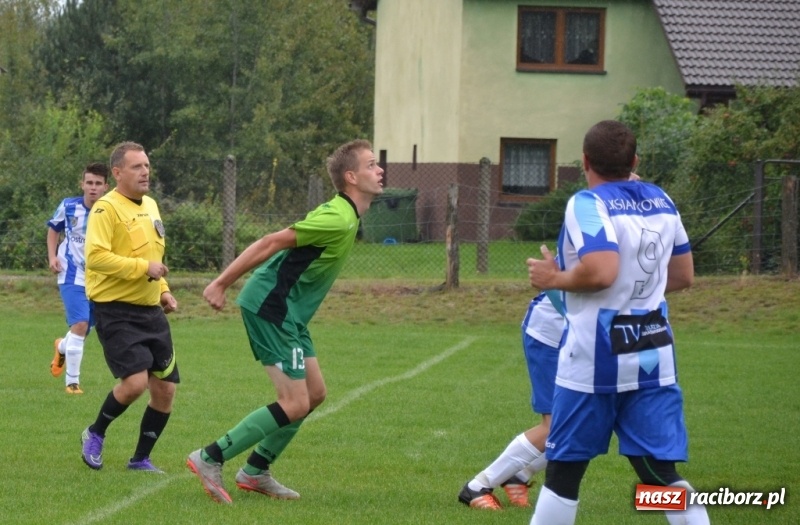 Zdjęcie w galerii na portalu naszraciborz.pl: Szybki mecz i dziewięć bramek na boisku w Jankowicach wiadomości z regionu