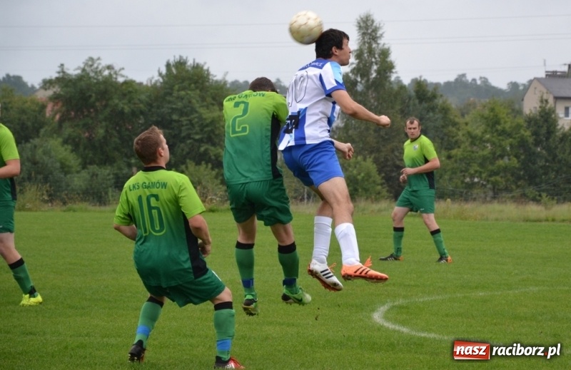 Zdjęcie w galerii na portalu naszraciborz.pl: Szybki mecz i dziewięć bramek na boisku w Jankowicach wiadomości z regionu
