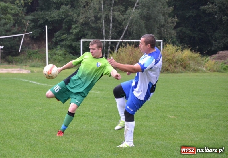 Zdjęcie w galerii na portalu naszraciborz.pl: Szybki mecz i dziewięć bramek na boisku w Jankowicach wiadomości z regionu