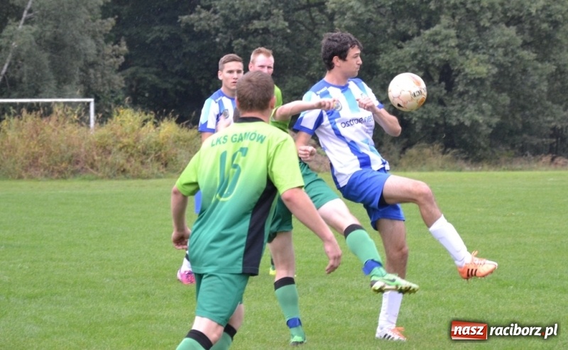 Zdjęcie w galerii na portalu naszraciborz.pl: Szybki mecz i dziewięć bramek na boisku w Jankowicach wiadomości z regionu