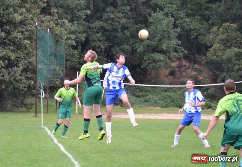 Zdjęcie w galerii na portalu naszraciborz.pl: Szybki mecz i dziewięć bramek na boisku w Jankowicach wiadomości z regionu