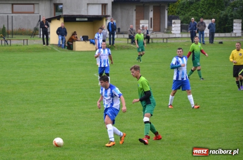 Zdjęcie w galerii na portalu naszraciborz.pl: Szybki mecz i dziewięć bramek na boisku w Jankowicach wiadomości z regionu