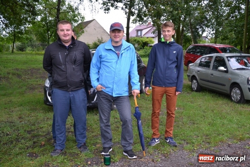 Zdjęcie w galerii na portalu naszraciborz.pl: Szybki mecz i dziewięć bramek na boisku w Jankowicach wiadomości z regionu