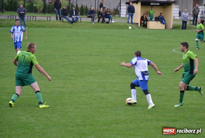 Zdjęcie w galerii na portalu naszraciborz.pl: Szybki mecz i dziewięć bramek na boisku w Jankowicach wiadomości z regionu