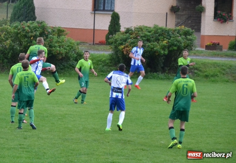Zdjęcie w galerii na portalu naszraciborz.pl: Szybki mecz i dziewięć bramek na boisku w Jankowicach wiadomości z regionu