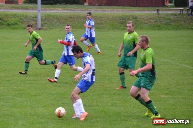 Zdjęcie w galerii na portalu naszraciborz.pl: Szybki mecz i dziewięć bramek na boisku w Jankowicach wiadomości z regionu