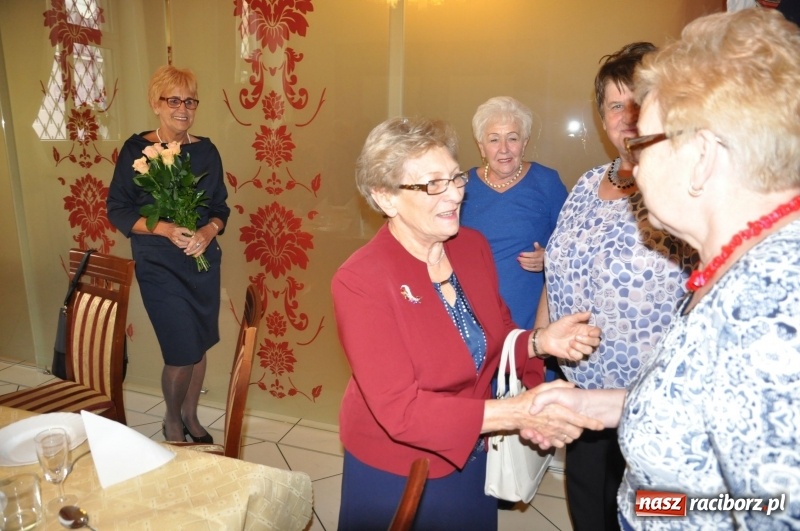 Zdjęcie w galerii na portalu naszraciborz.pl: Pół wieku po maturze, a wspomnienia wciąż żywe - spotkanie absolwentek Ekonomika wiadomości z regionu