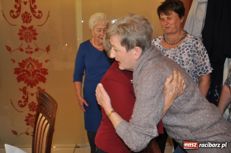 Zdjęcie w galerii na portalu naszraciborz.pl: Pół wieku po maturze, a wspomnienia wciąż żywe - spotkanie absolwentek Ekonomika wiadomości z regionu