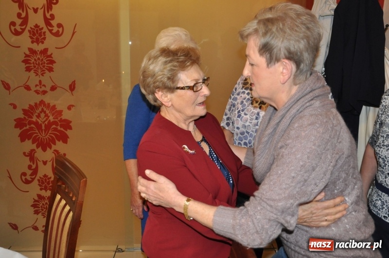 Zdjęcie w galerii na portalu naszraciborz.pl: Pół wieku po maturze, a wspomnienia wciąż żywe - spotkanie absolwentek Ekonomika wiadomości z regionu