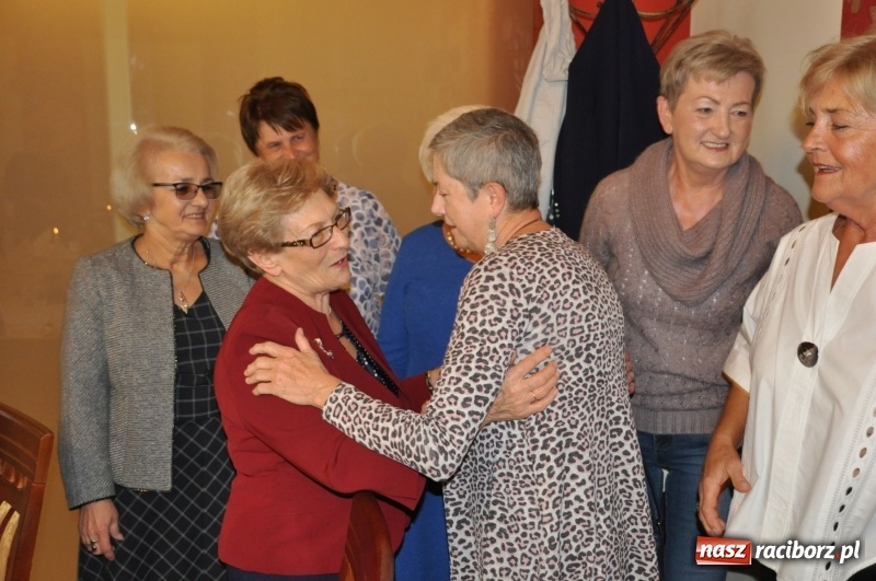 Zdjęcie w galerii na portalu naszraciborz.pl: Pół wieku po maturze, a wspomnienia wciąż żywe - spotkanie absolwentek Ekonomika wiadomości z regionu