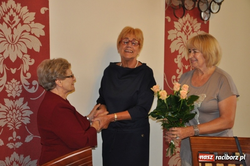 Zdjęcie w galerii na portalu naszraciborz.pl: Pół wieku po maturze, a wspomnienia wciąż żywe - spotkanie absolwentek Ekonomika wiadomości z regionu