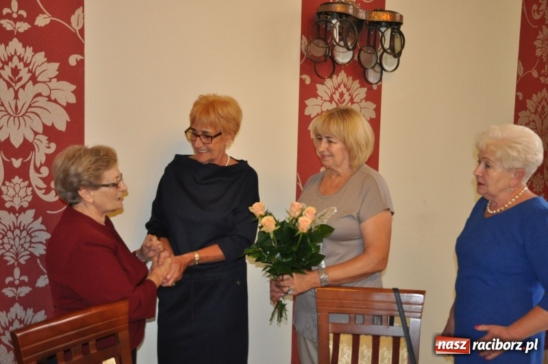 Zdjęcie w galerii na portalu naszraciborz.pl: Pół wieku po maturze, a wspomnienia wciąż żywe - spotkanie absolwentek Ekonomika wiadomości z regionu