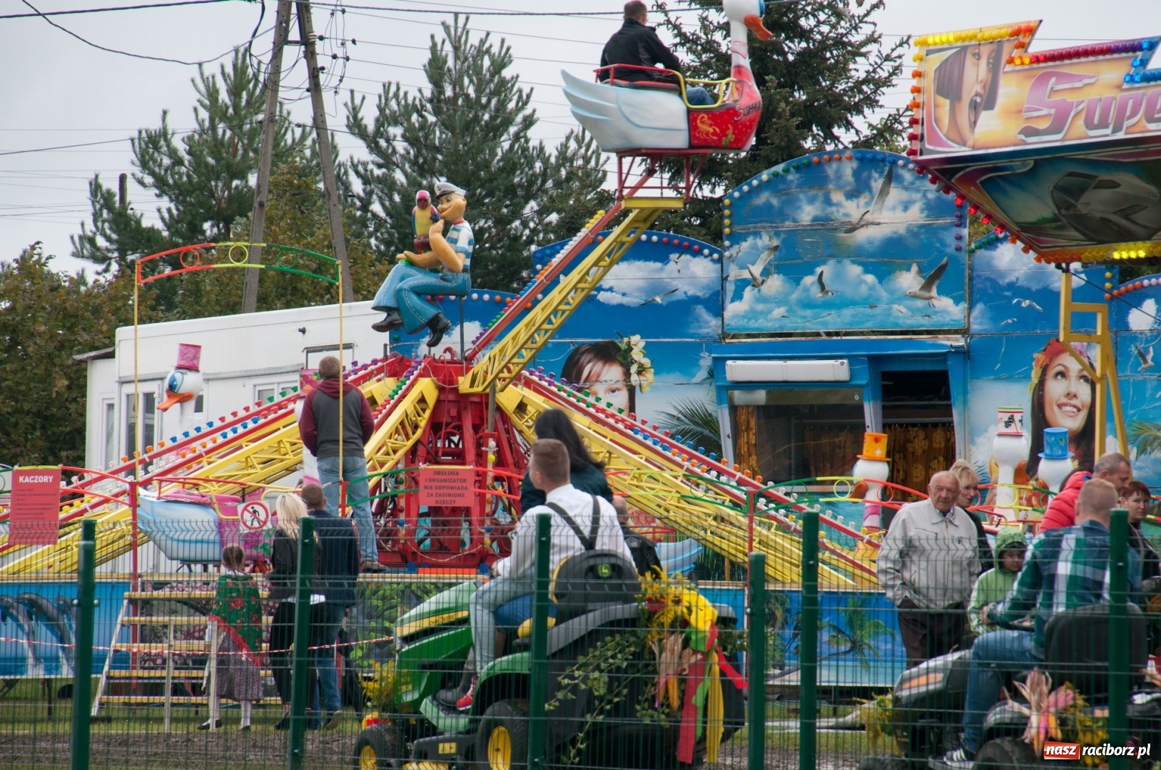 Zdjęcie w galerii na portalu naszraciborz.pl: Marcin Daniec gwiazdą dożynek i dziesięciolecia LKS w Raszczycach wiadomości z regionu