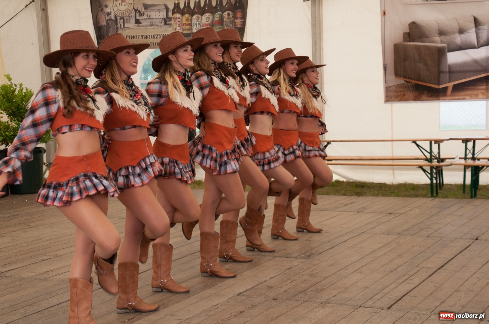 Zdjęcie w galerii na portalu naszraciborz.pl: Marcin Daniec gwiazdą dożynek i dziesięciolecia LKS w Raszczycach wiadomości z regionu