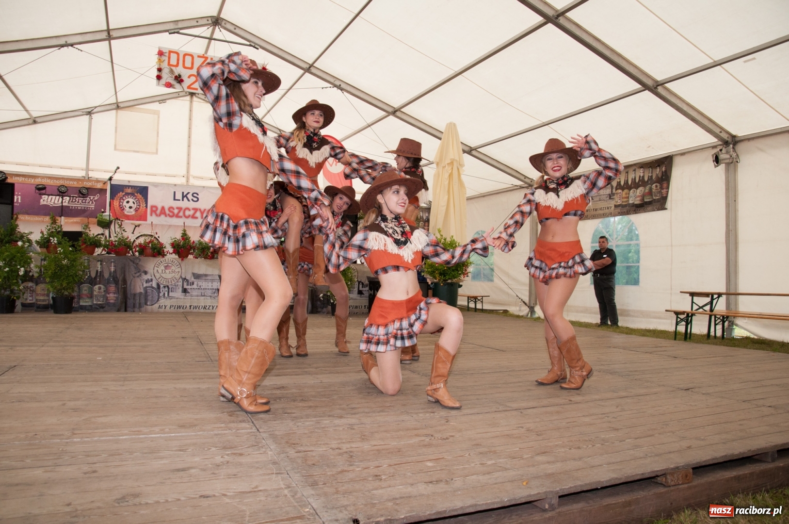 Zdjęcie w galerii na portalu naszraciborz.pl: Marcin Daniec gwiazdą dożynek i dziesięciolecia LKS w Raszczycach wiadomości z regionu