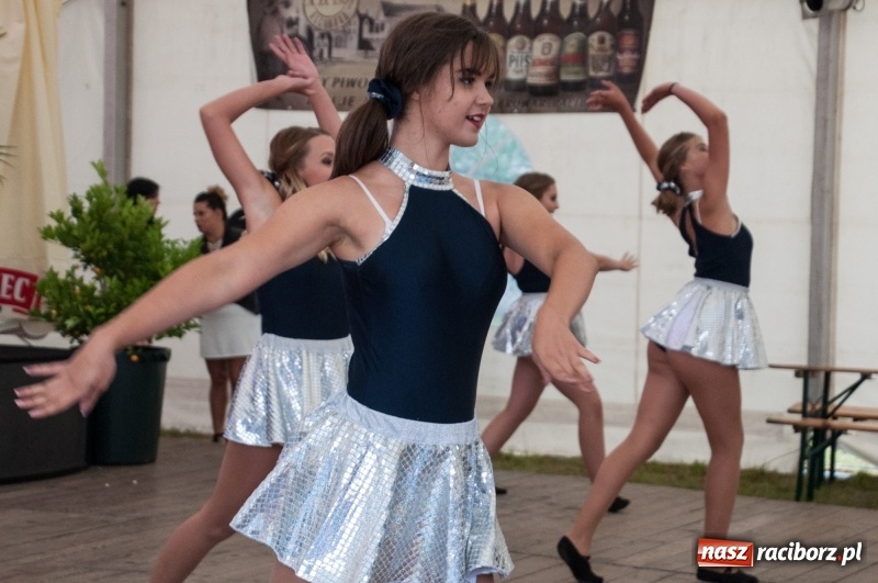 Zdjęcie w galerii na portalu naszraciborz.pl: Marcin Daniec gwiazdą dożynek i dziesięciolecia LKS w Raszczycach wiadomości z regionu