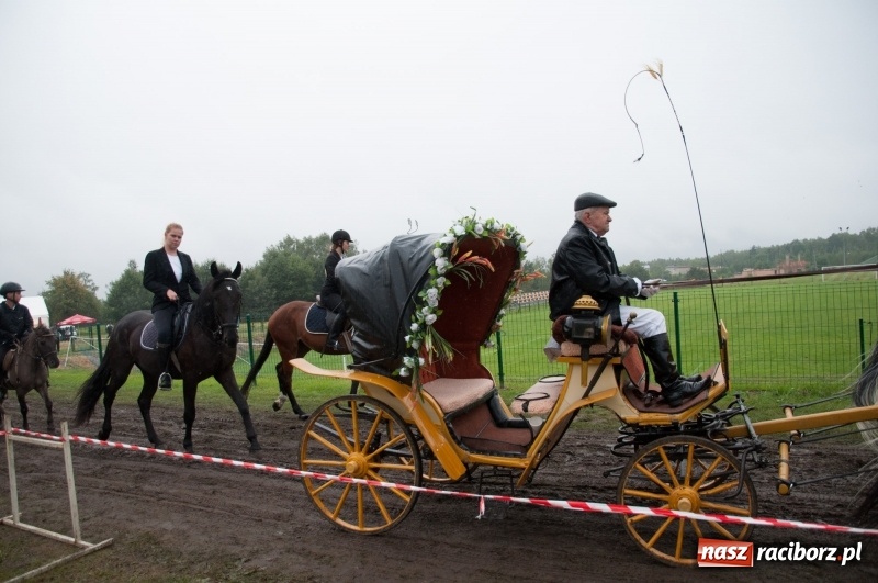Zdjęcie w galerii na portalu naszraciborz.pl: Marcin Daniec gwiazdą dożynek i dziesięciolecia LKS w Raszczycach wiadomości z regionu