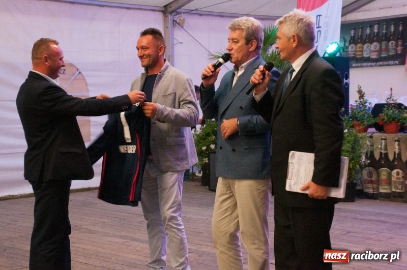 Zdjęcie w galerii na portalu naszraciborz.pl: Marcin Daniec gwiazdą dożynek i dziesięciolecia LKS w Raszczycach wiadomości z regionu