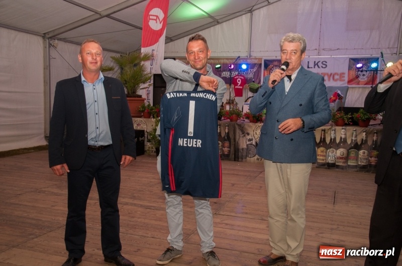 Zdjęcie w galerii na portalu naszraciborz.pl: Marcin Daniec gwiazdą dożynek i dziesięciolecia LKS w Raszczycach wiadomości z regionu