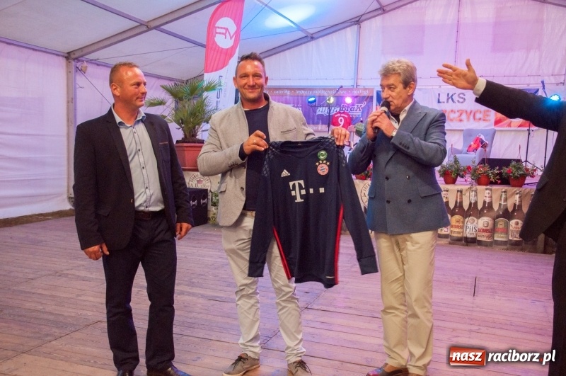 Zdjęcie w galerii na portalu naszraciborz.pl: Marcin Daniec gwiazdą dożynek i dziesięciolecia LKS w Raszczycach wiadomości z regionu