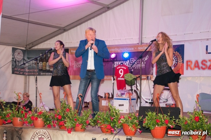 Zdjęcie w galerii na portalu naszraciborz.pl: Marcin Daniec gwiazdą dożynek i dziesięciolecia LKS w Raszczycach wiadomości z regionu