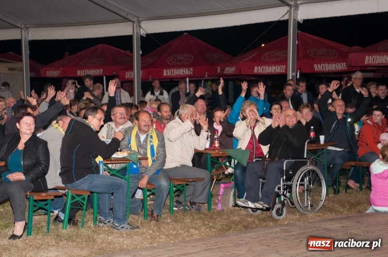 Zdjęcie w galerii na portalu naszraciborz.pl: Marcin Daniec gwiazdą dożynek i dziesięciolecia LKS w Raszczycach wiadomości z regionu