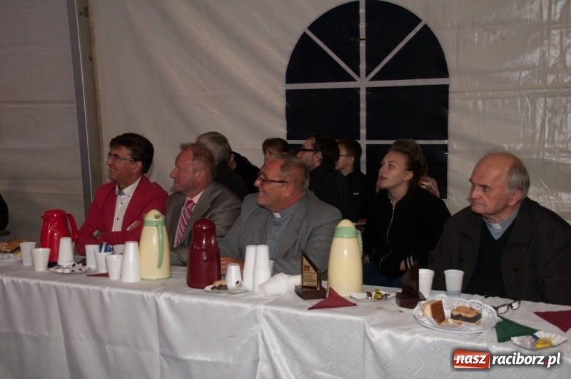 Zdjęcie w galerii na portalu naszraciborz.pl: Marcin Daniec gwiazdą dożynek i dziesięciolecia LKS w Raszczycach wiadomości z regionu