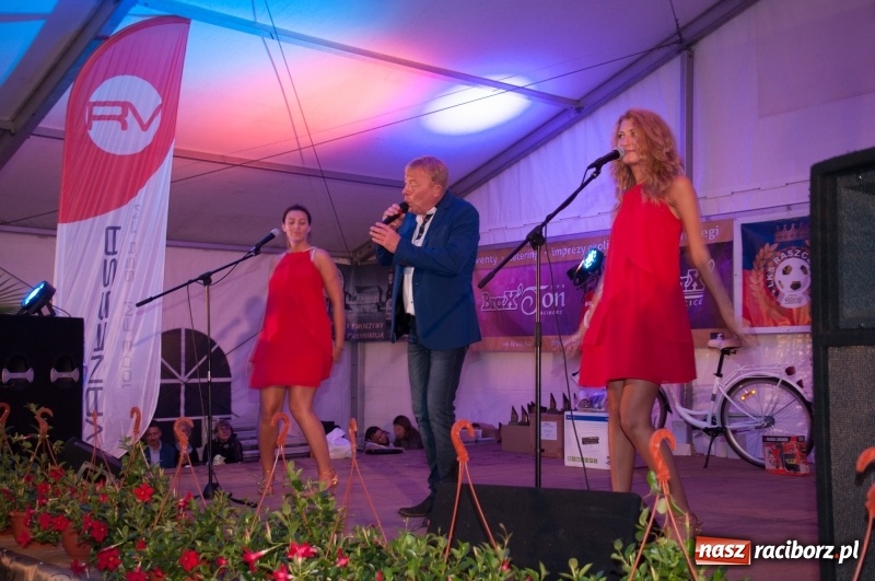 Zdjęcie w galerii na portalu naszraciborz.pl: Marcin Daniec gwiazdą dożynek i dziesięciolecia LKS w Raszczycach wiadomości z regionu