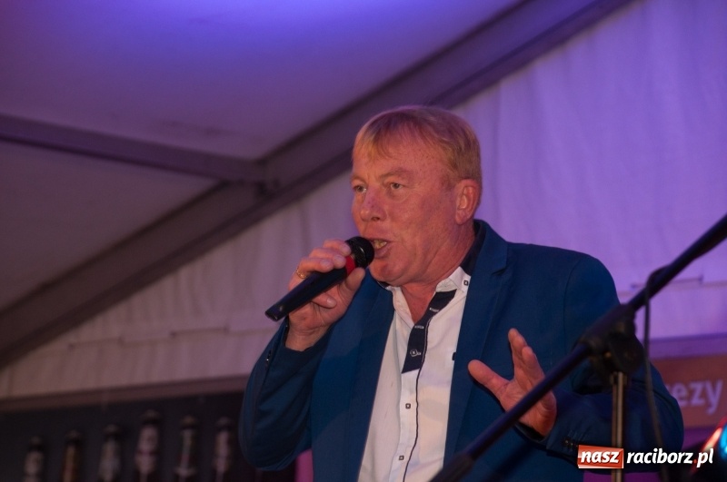 Zdjęcie w galerii na portalu naszraciborz.pl: Marcin Daniec gwiazdą dożynek i dziesięciolecia LKS w Raszczycach wiadomości z regionu