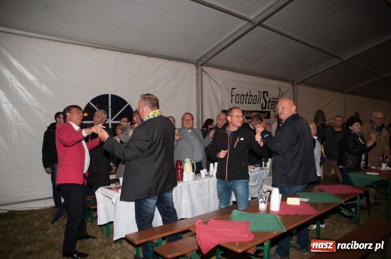 Zdjęcie w galerii na portalu naszraciborz.pl: Marcin Daniec gwiazdą dożynek i dziesięciolecia LKS w Raszczycach wiadomości z regionu