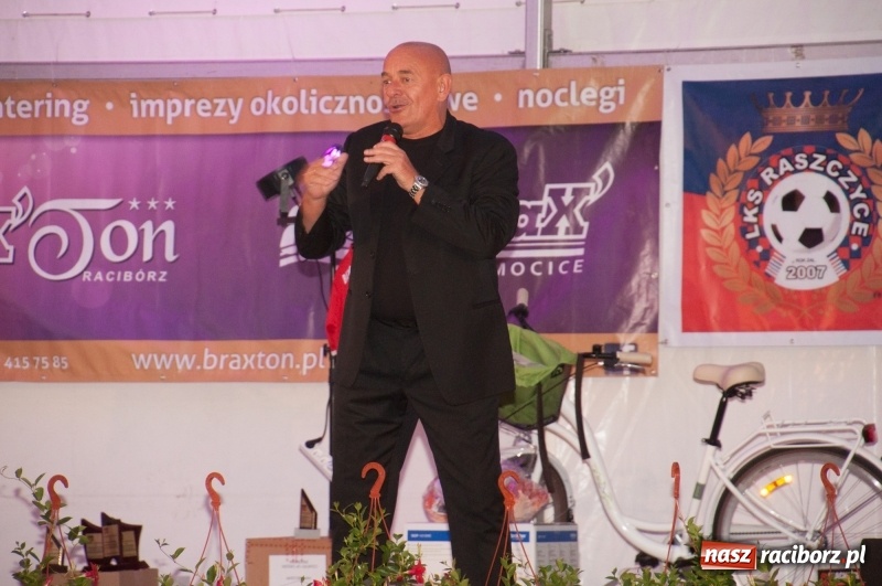 Zdjęcie w galerii na portalu naszraciborz.pl: Marcin Daniec gwiazdą dożynek i dziesięciolecia LKS w Raszczycach wiadomości z regionu