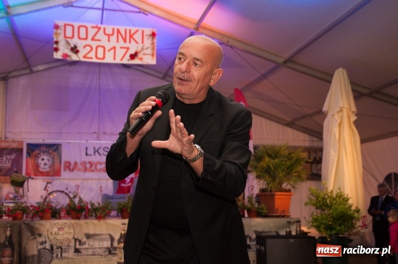 Zdjęcie w galerii na portalu naszraciborz.pl: Marcin Daniec gwiazdą dożynek i dziesięciolecia LKS w Raszczycach wiadomości z regionu