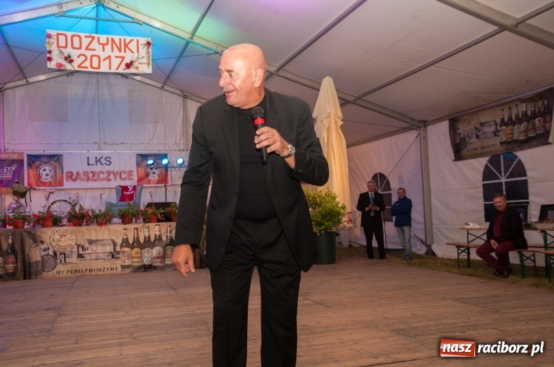 Zdjęcie w galerii na portalu naszraciborz.pl: Marcin Daniec gwiazdą dożynek i dziesięciolecia LKS w Raszczycach wiadomości z regionu