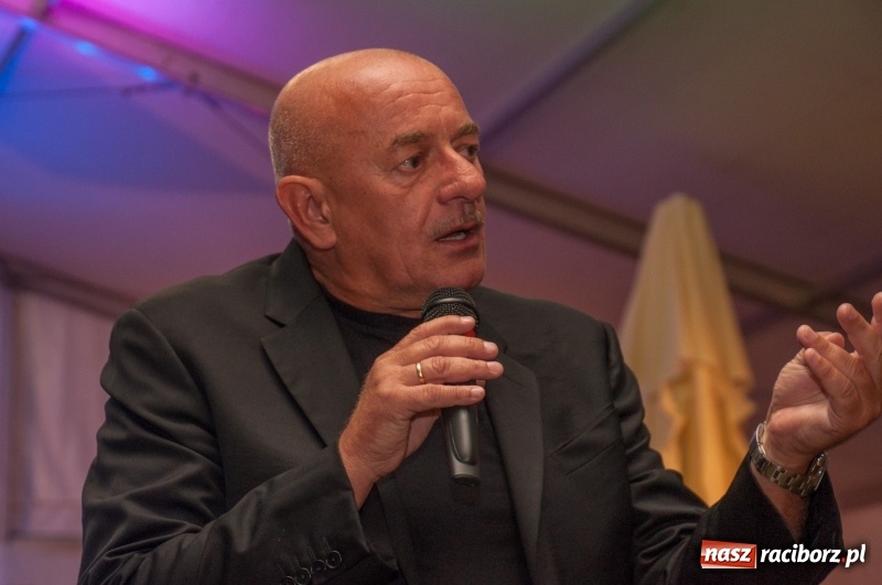 Zdjęcie w galerii na portalu naszraciborz.pl: Marcin Daniec gwiazdą dożynek i dziesięciolecia LKS w Raszczycach wiadomości z regionu