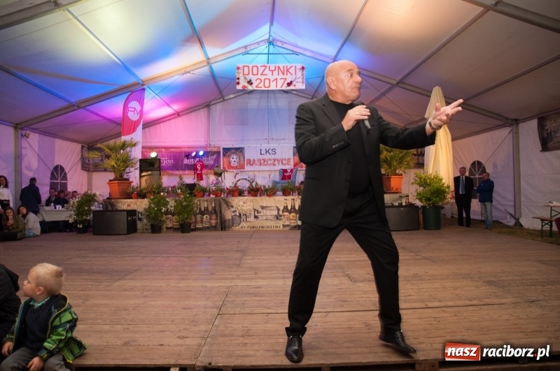Zdjęcie w galerii na portalu naszraciborz.pl: Marcin Daniec gwiazdą dożynek i dziesięciolecia LKS w Raszczycach wiadomości z regionu