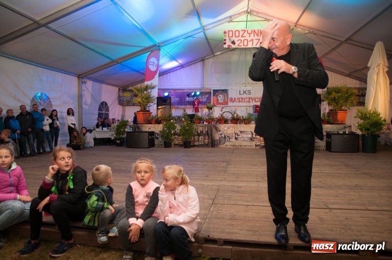 Zdjęcie w galerii na portalu naszraciborz.pl: Marcin Daniec gwiazdą dożynek i dziesięciolecia LKS w Raszczycach wiadomości z regionu