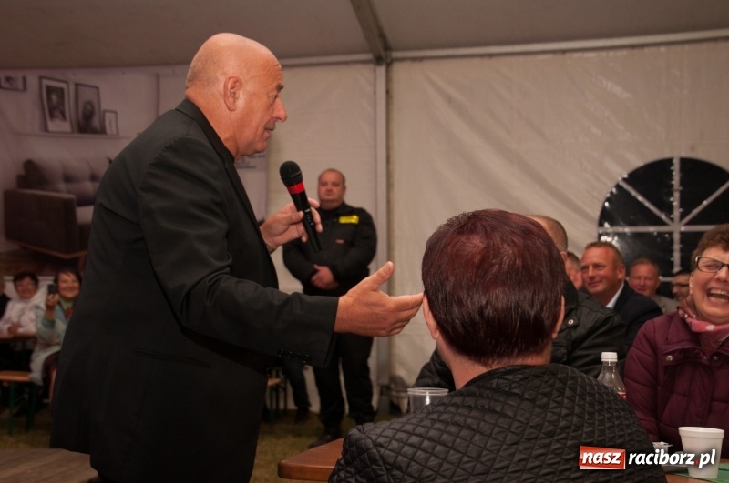 Zdjęcie w galerii na portalu naszraciborz.pl: Marcin Daniec gwiazdą dożynek i dziesięciolecia LKS w Raszczycach wiadomości z regionu