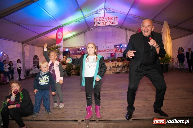 Zdjęcie w galerii na portalu naszraciborz.pl: Marcin Daniec gwiazdą dożynek i dziesięciolecia LKS w Raszczycach wiadomości z regionu