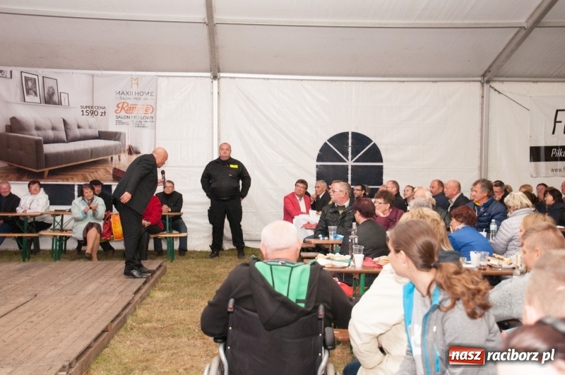 Zdjęcie w galerii na portalu naszraciborz.pl: Marcin Daniec gwiazdą dożynek i dziesięciolecia LKS w Raszczycach wiadomości z regionu