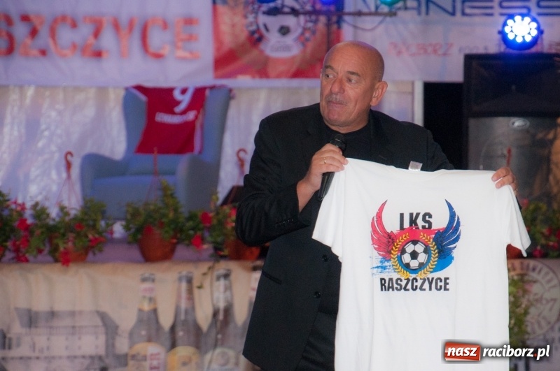 Zdjęcie w galerii na portalu naszraciborz.pl: Marcin Daniec gwiazdą dożynek i dziesięciolecia LKS w Raszczycach wiadomości z regionu