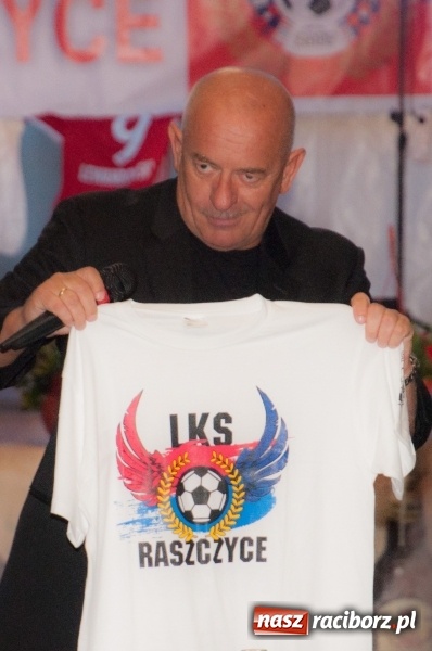 Zdjęcie w galerii na portalu naszraciborz.pl: Marcin Daniec gwiazdą dożynek i dziesięciolecia LKS w Raszczycach wiadomości z regionu