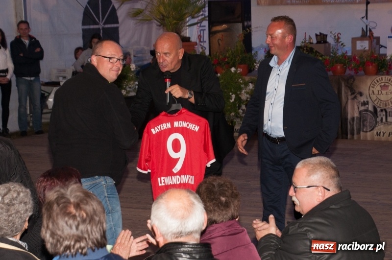 Zdjęcie w galerii na portalu naszraciborz.pl: Marcin Daniec gwiazdą dożynek i dziesięciolecia LKS w Raszczycach wiadomości z regionu
