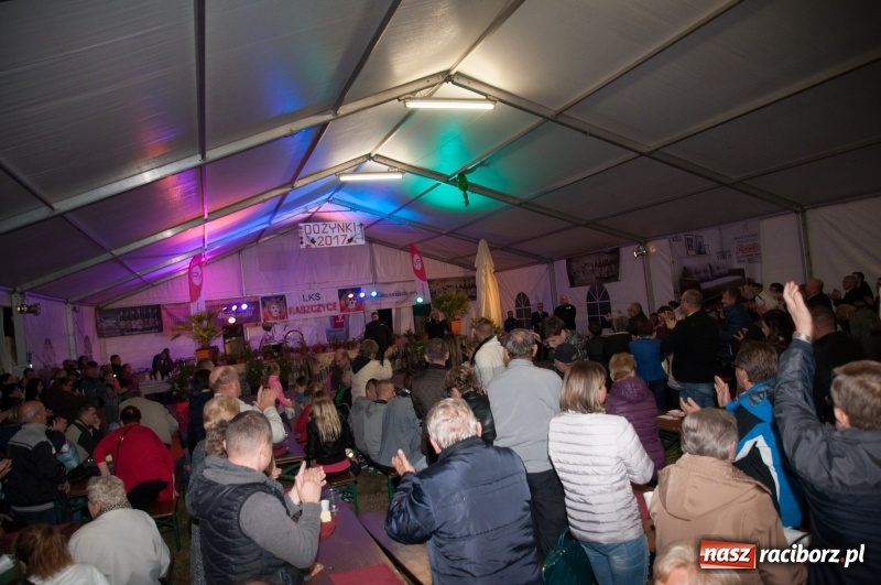 Zdjęcie w galerii na portalu naszraciborz.pl: Marcin Daniec gwiazdą dożynek i dziesięciolecia LKS w Raszczycach wiadomości z regionu